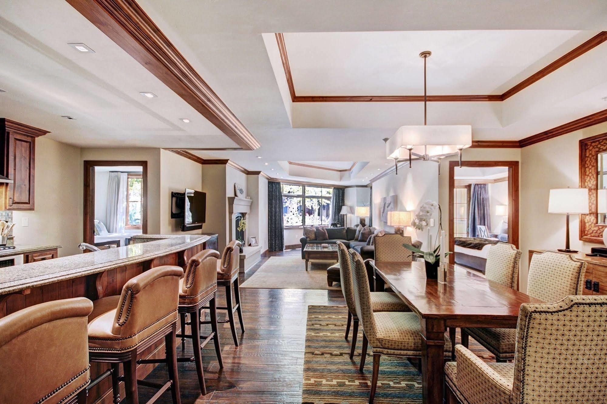 Legendary Lodging At The Ritz Vail Exterior photo