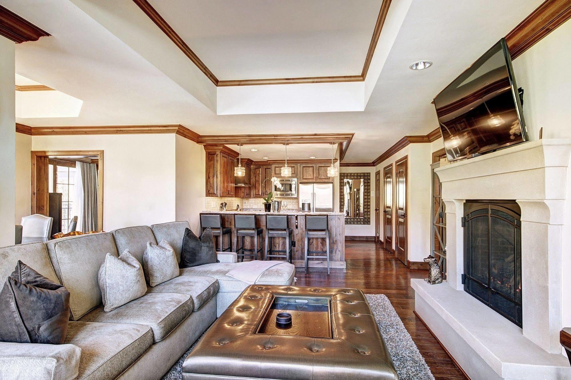 Legendary Lodging At The Ritz Vail Exterior photo
